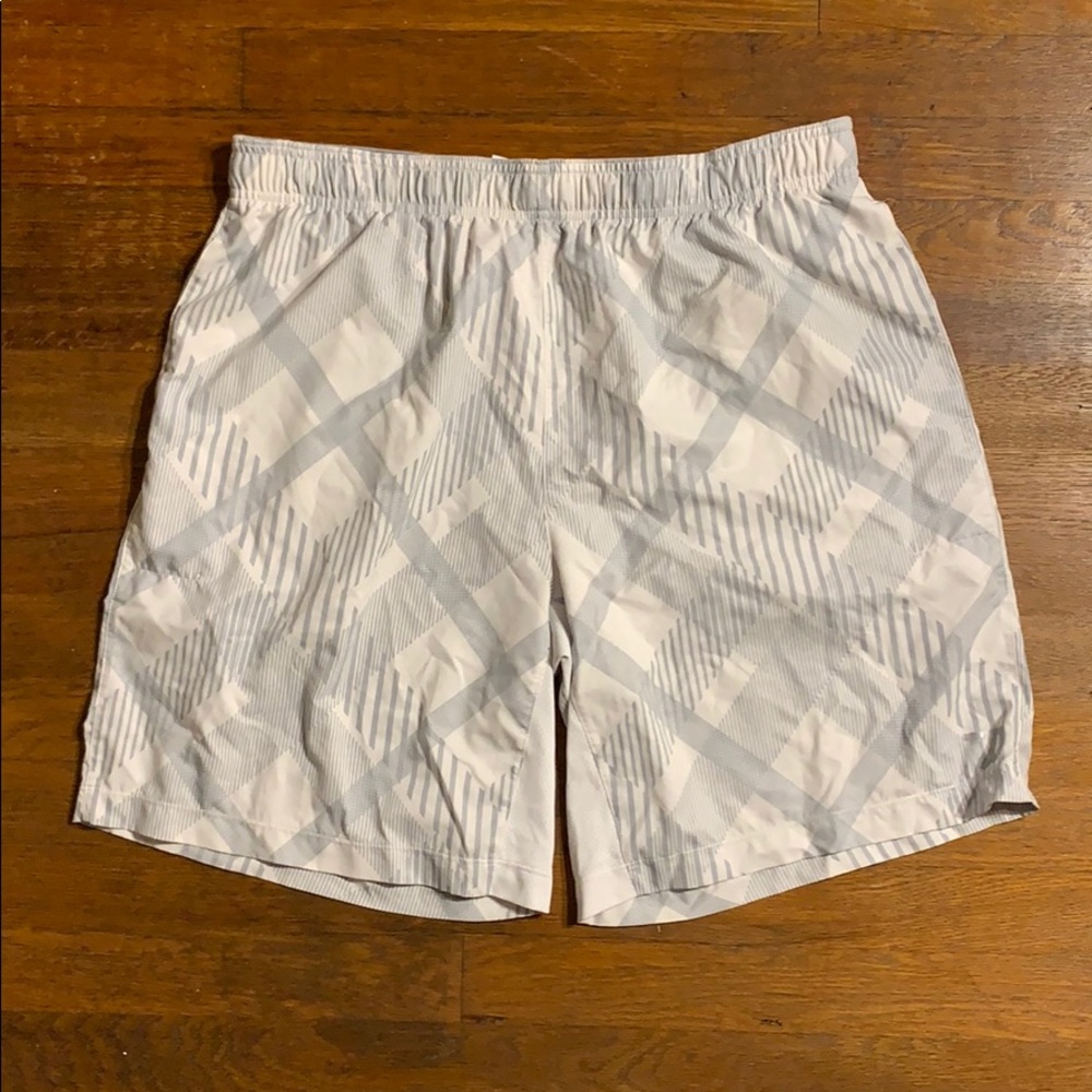 Men’s XL Wilson athletic shorts - Picture 1 of 2